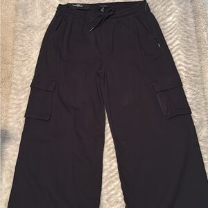 Silver Jeans Women's Black Cropped Cargo Pants